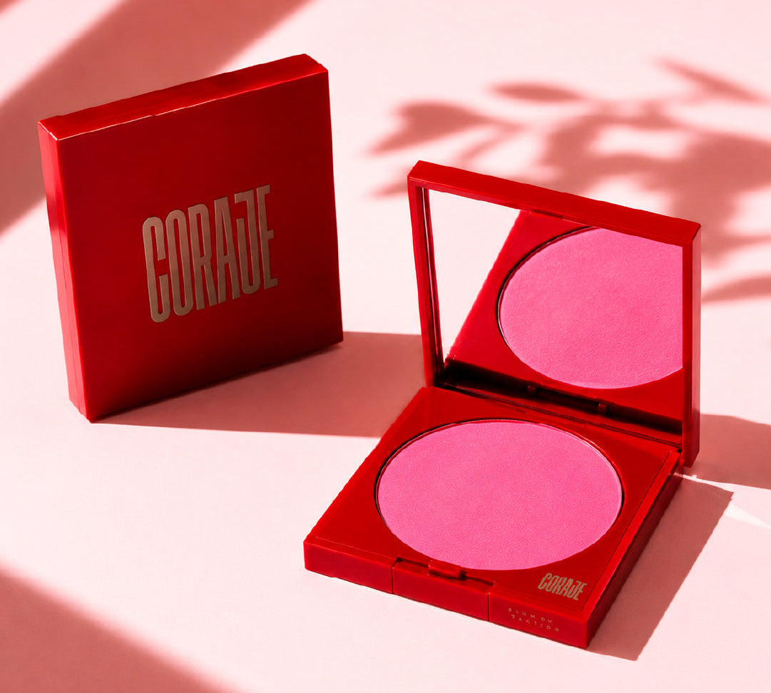 Dos tonos. Dos texturas. Una forma diferente de llevar el blush.