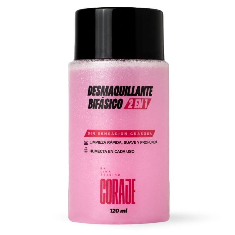 Botella de Desmaquillante Bifásico Coraje junto a rostro femenino con piel limpia y radiante. Su fórmula bifásica elimina maquillaje resistente al agua, mientras los extractos de aloe vera, café y ginseng humectan, suavizan y dejan la piel fresca, sin sensación grasosa.