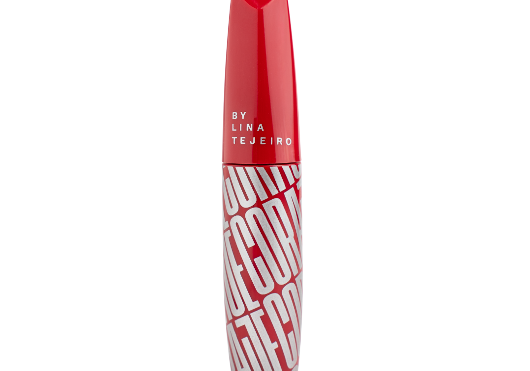 pestañina coraje fondo blanco